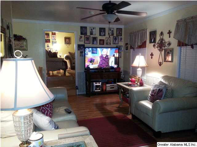 1014 Manor Circle Bessemer, AL 35020 - Photo 2 of 10