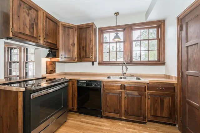 $425,000 | 145 Waverly Place, Duluth, MN 55803