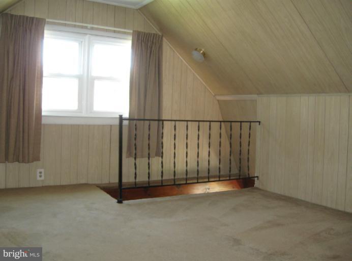 876 Hillside Avenue Edgewater, MD 21037 - Photo 11 of 20 Sitting room upstairs