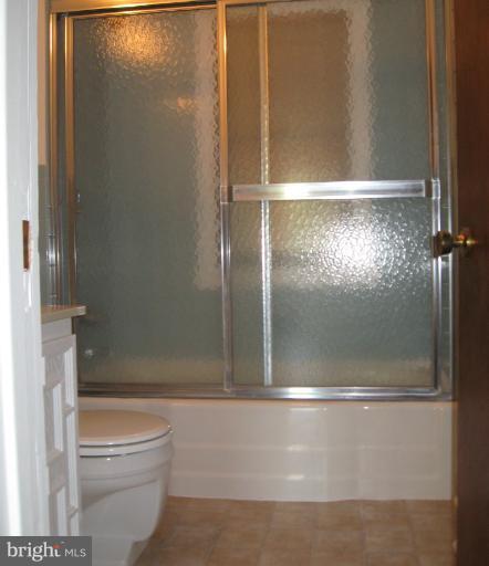 876 Hillside Avenue Edgewater, MD 21037 - Photo 9 of 20 Full Bathroom on Main Level