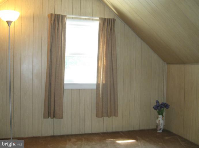 876 Hillside Avenue Edgewater, MD 21037 - Photo 10 of 20 Bedroom 3 upstairs