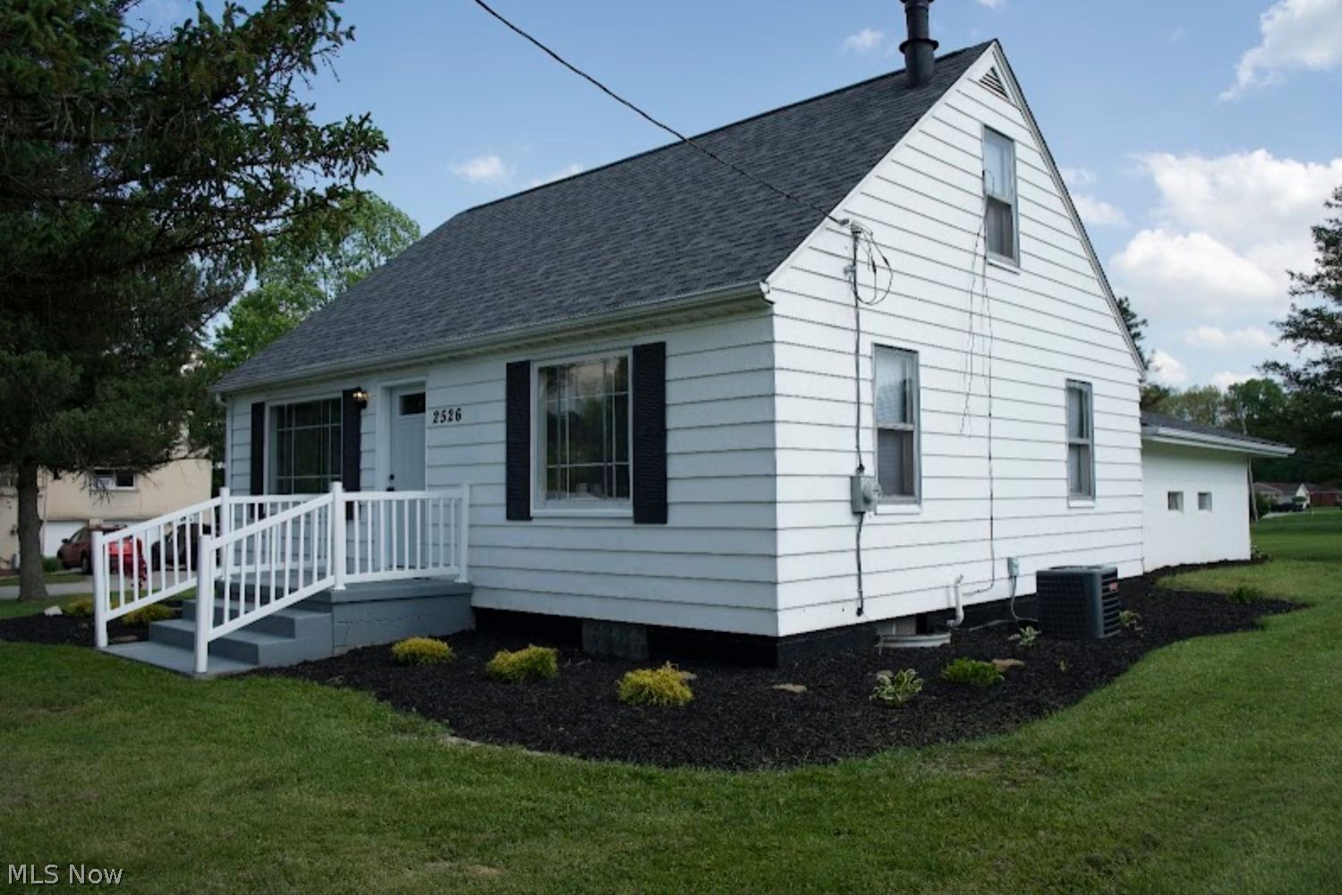 2526 Reeves Road Northeast Warren, OH 44483 - Photo 4 of 24
