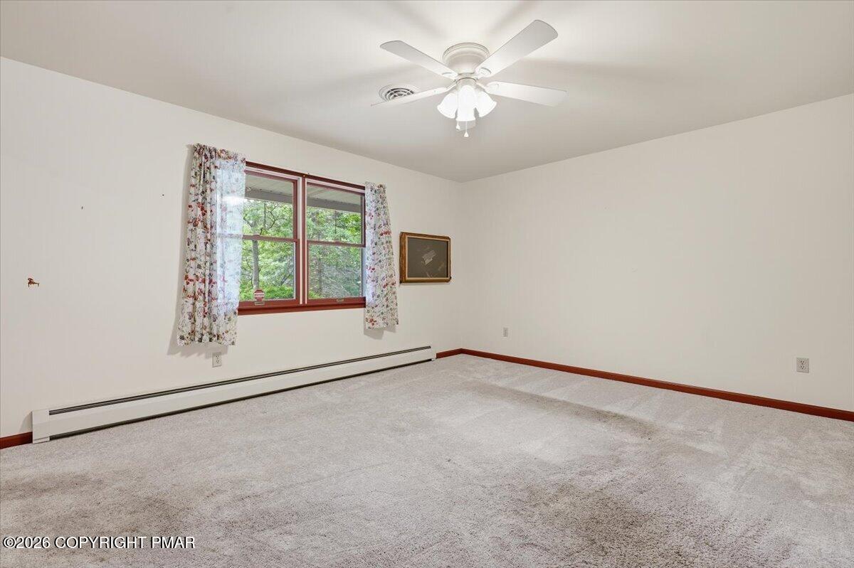 209 Foothill Boulevard Effort, PA 18330 - Photo 17 of 61 Livingroom