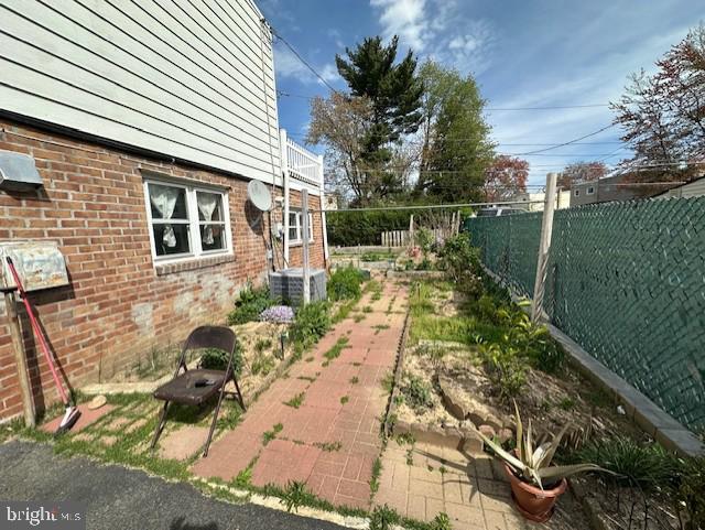 10819 Proctor Road Philadelphia, PA 19116 - Photo 12 of 14 Side yard