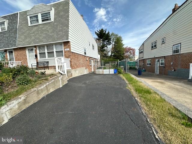 10819 Proctor Road Philadelphia, PA 19116 - Photo 14 of 14 Driveway Parking