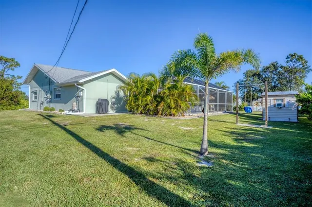 a view of a house with yard