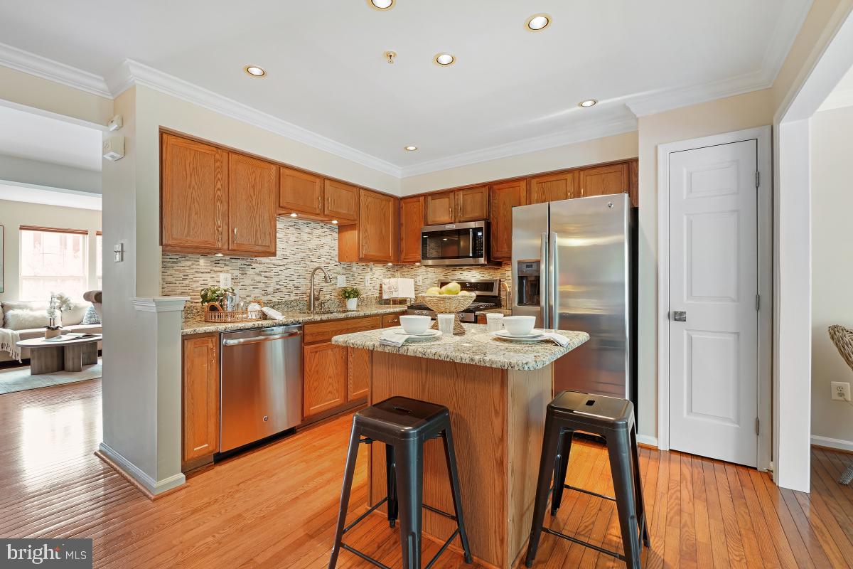 4615 Ripley Manor Terrace Olney, MD 20832 - Photo 3 of 30 Chef's kitchen w/ SS appliances & granite counters