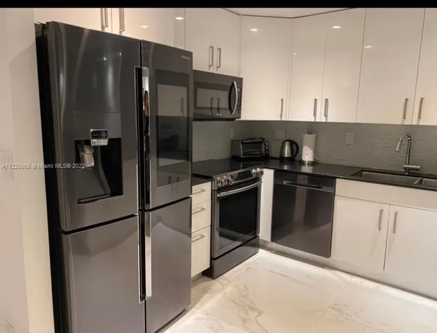 $15,000 | 2301 Collins Avenue, Unit 1503, Miami Beach, FL 33139