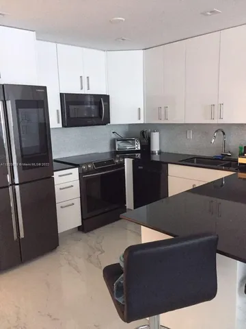 $15,000 | 2301 Collins Avenue, Unit 1503, Miami Beach, FL 33139