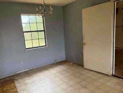 1502 Hall Street Bainbridge, GA 39819 - Photo 14 of 15 an empty room with windows