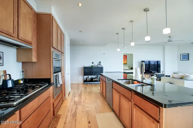 $3,975 | 208 West Portland Street, Unit 460, Phoenix, AZ 85003