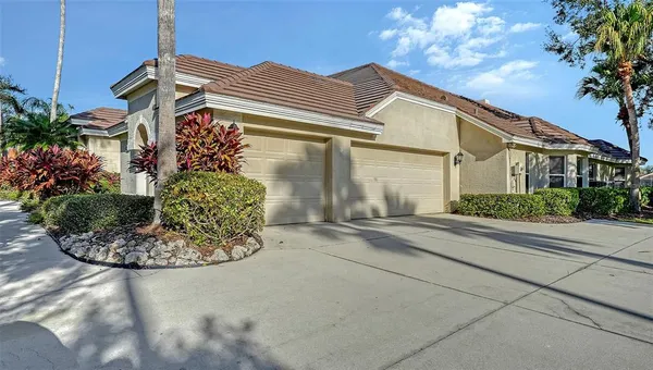 $999,000 | 10084 Cherry Hills Ave Circle, Bradenton, FL 34202