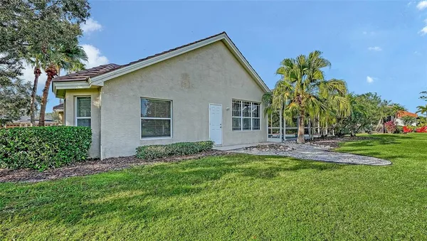 $999,000 | 10084 Cherry Hills Ave Circle, Bradenton, FL 34202