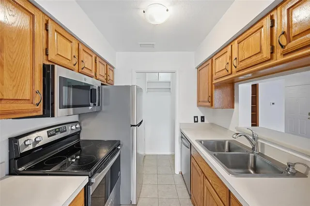 $1,200 | 1104 Riverchase Lane, Unit 203, Arlington, TX 76011