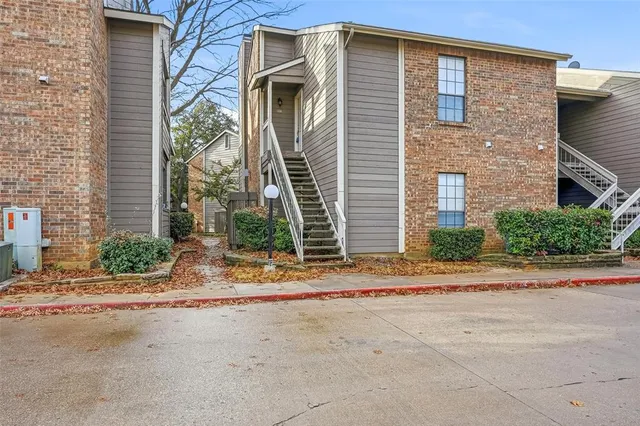 $1,200 | 1104 Riverchase Lane, Unit 203, Arlington, TX 76011