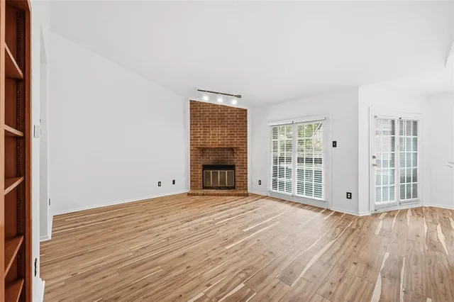 $1,200 | 1104 Riverchase Lane, Unit 203, Arlington, TX 76011