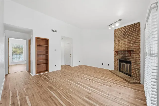 $1,200 | 1104 Riverchase Lane, Unit 203, Arlington, TX 76011