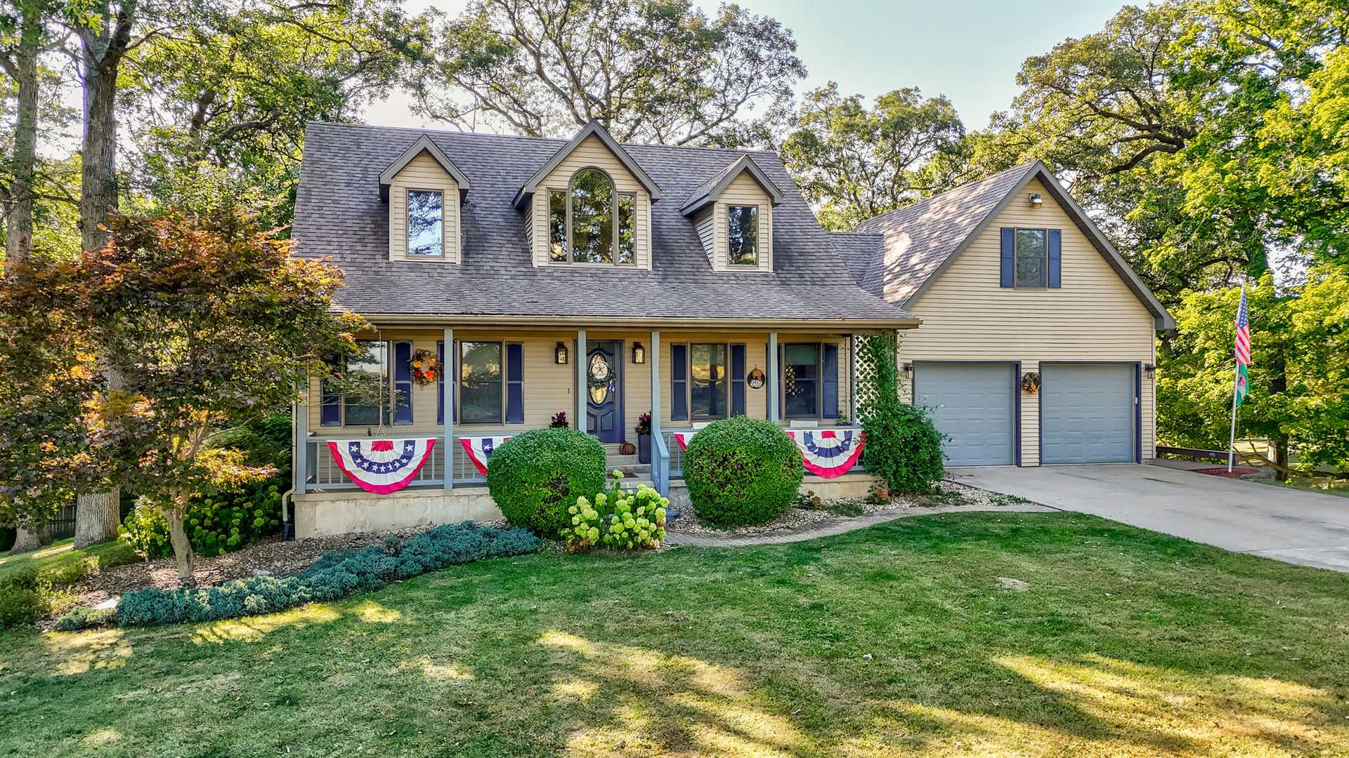 2115 East 875th Road Tonica, IL 61370 - Photo 2 of 33 a front view of a house with garden