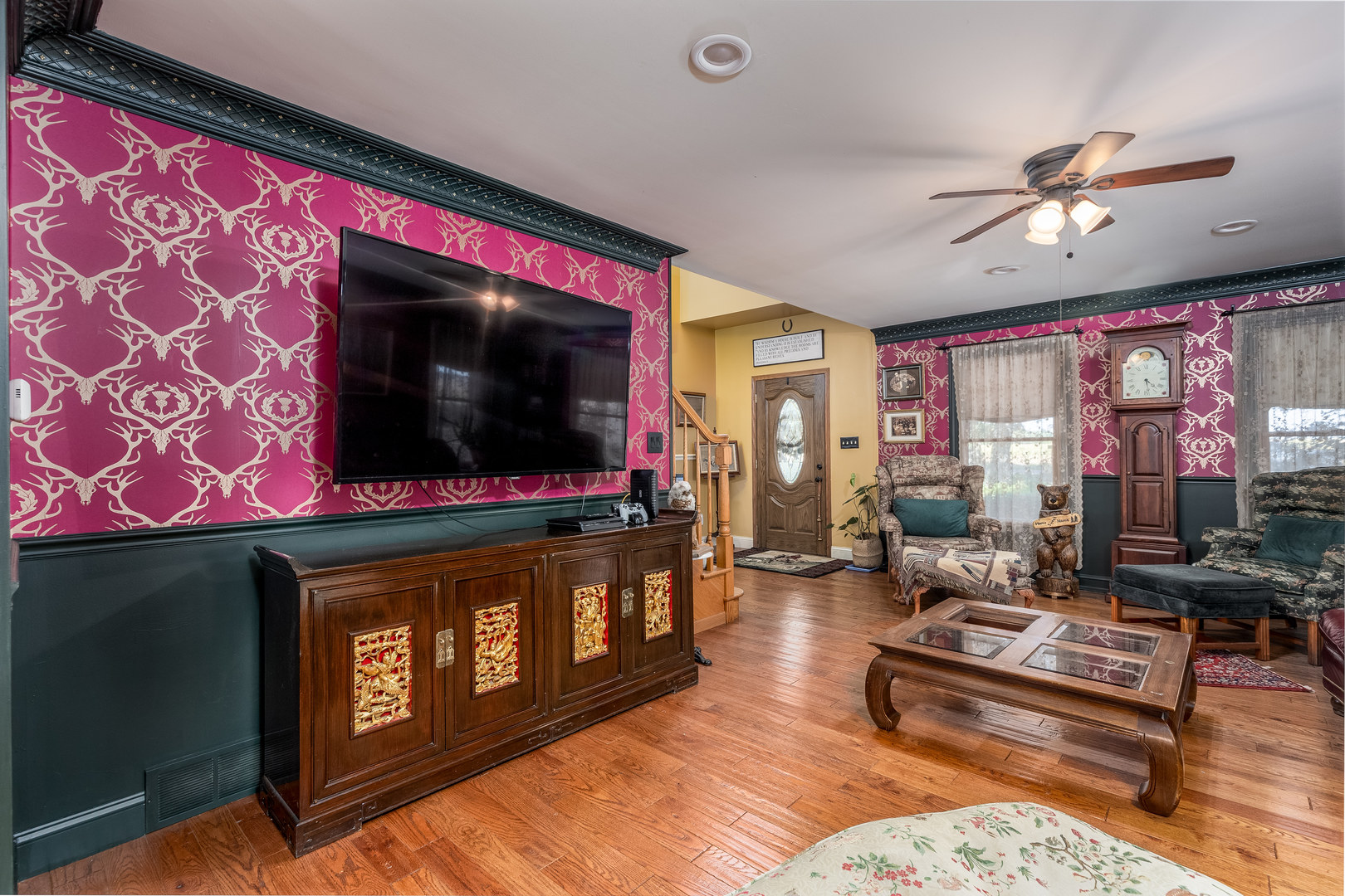 2115 East 875th Road Tonica, IL 61370 - Photo 6 of 33 a living room with furniture and a flat screen tv