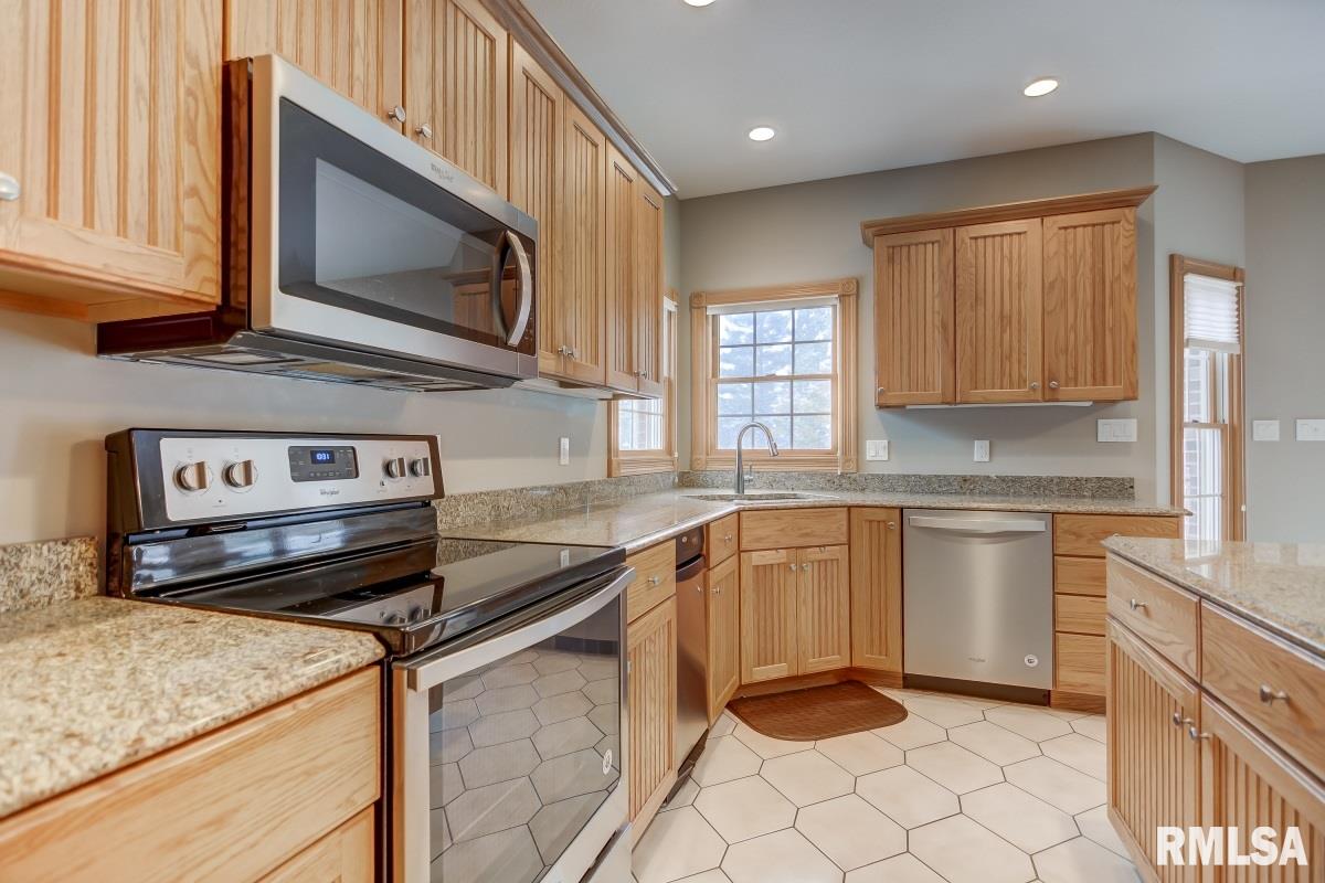 5 The Elms Lane Springfield, IL 62712 - Photo 11 of 34 Gallery Image 11