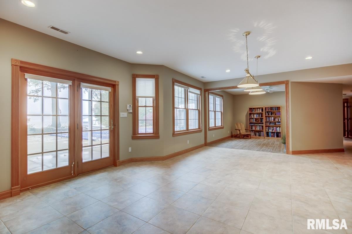 5 The Elms Lane Springfield, IL 62712 - Photo 27 of 34 Gallery Image 27