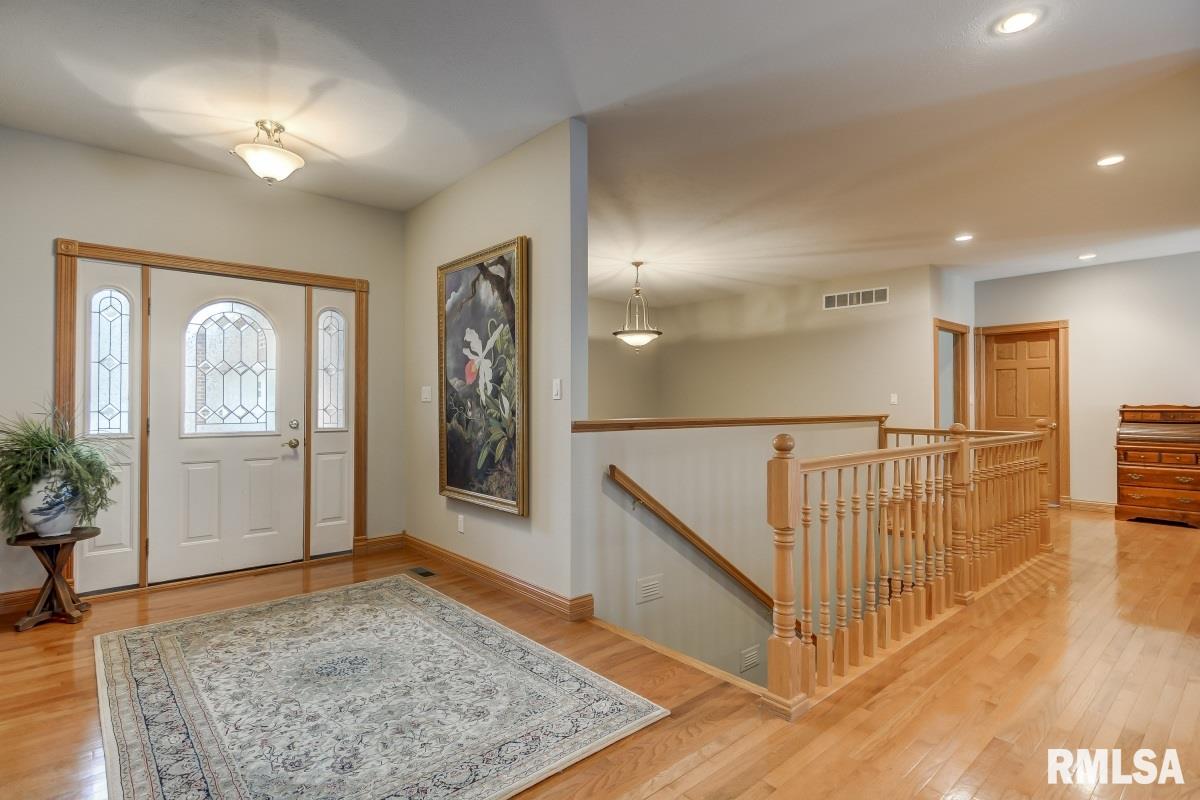 5 The Elms Lane Springfield, IL 62712 - Photo 3 of 34 Gallery Image 3