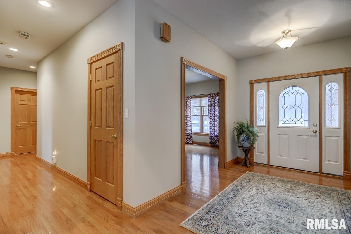 5 The Elms Lane Springfield, IL 62712 - Photo 4 of 34 Gallery Image 4