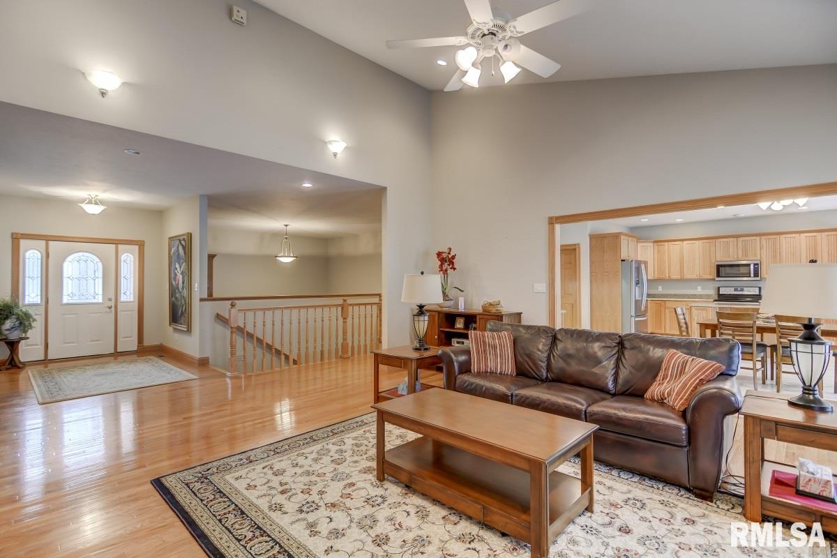 5 The Elms Lane Springfield, IL 62712 - Photo 7 of 34 Gallery Image 7