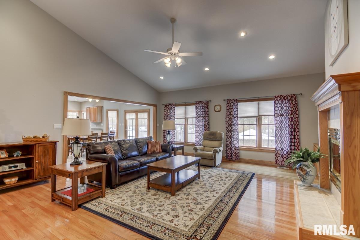 5 The Elms Lane Springfield, IL 62712 - Photo 8 of 34 Gallery Image 8