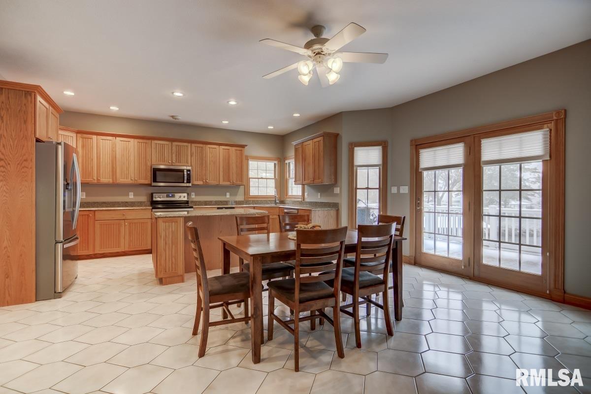 5 The Elms Lane Springfield, IL 62712 - Photo 9 of 34 Gallery Image 9