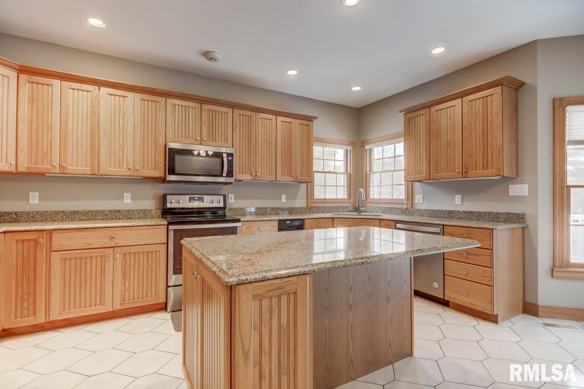 5 The Elms Lane Springfield, IL 62712 - Photo 10 of 34 Gallery Image 10