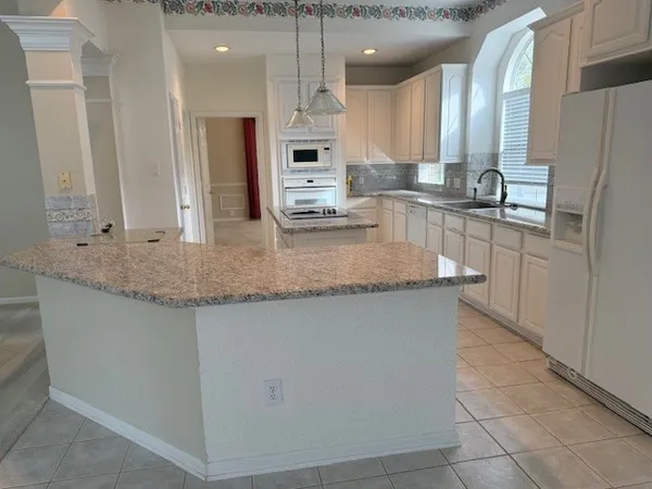 $555,000 | 3607 Emerald Falls Drive, Houston, TX 77059
