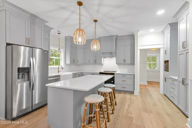 $1,189,000 | 313 Barnes Street, Emerald Isle, NC 28594