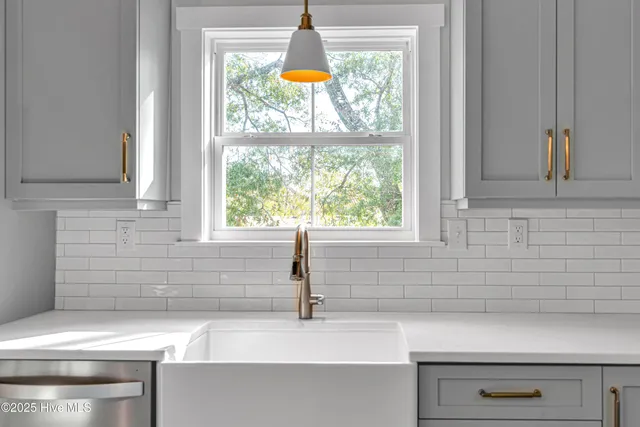 $1,189,000 | 313 Barnes Street, Emerald Isle, NC 28594