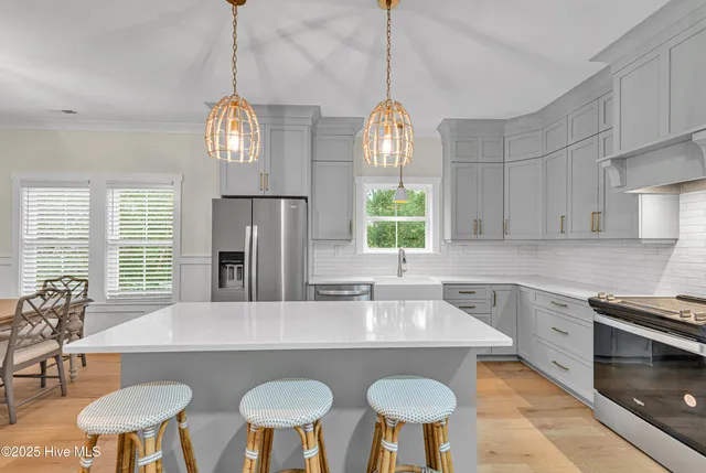 $1,189,000 | 313 Barnes Street, Emerald Isle, NC 28594