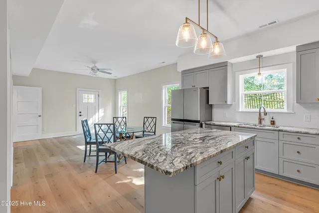 $1,189,000 | 313 Barnes Street, Emerald Isle, NC 28594