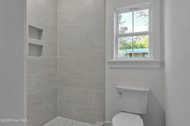 $1,189,000 | 313 Barnes Street, Emerald Isle, NC 28594