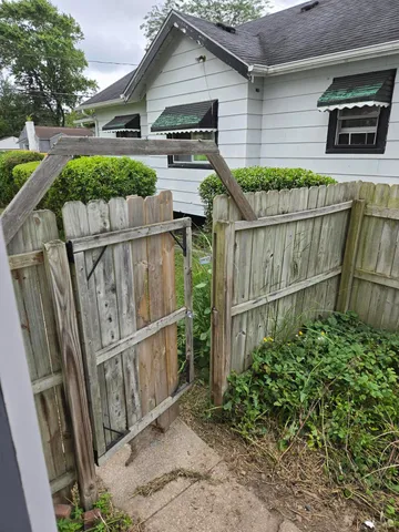 $169,900 | 2419 Barnard Street, Saginaw, MI 48602