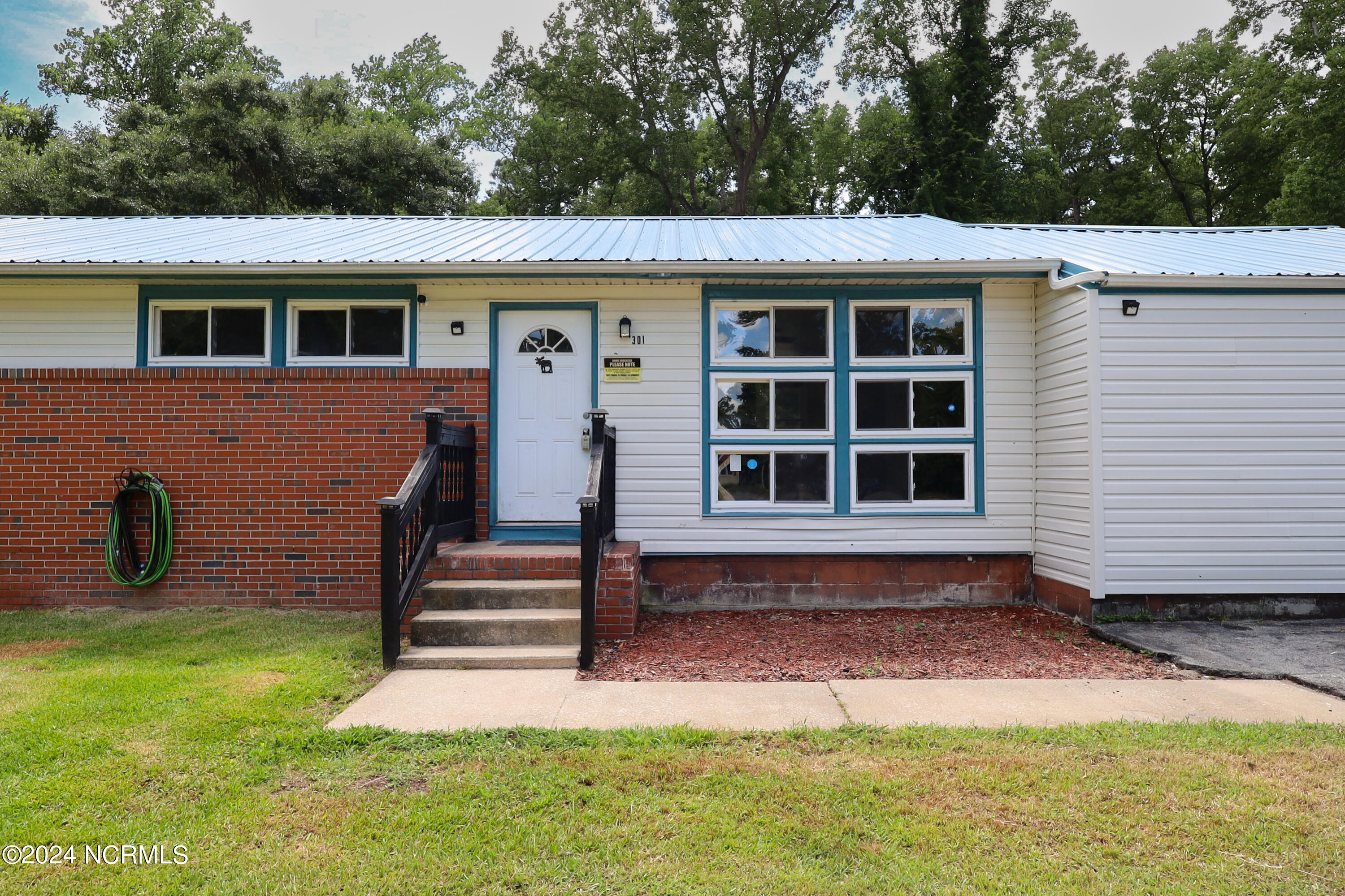 301 Delmar Road Jacksonville, NC 28540 - Photo 3 of 33 IMG_0671