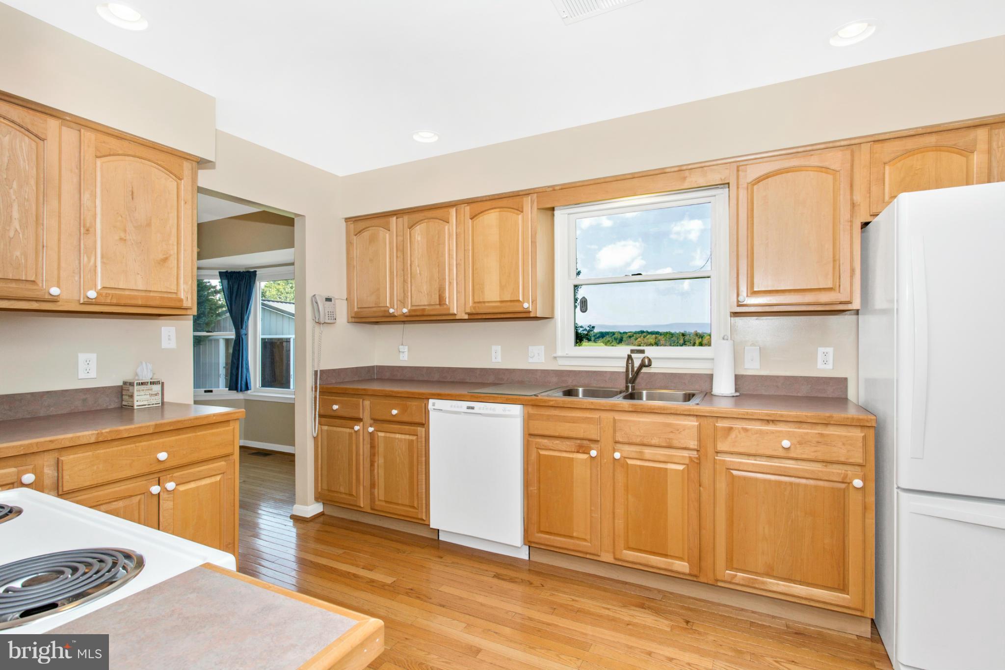 11841 Renner Road Keymar, MD 21757 - Photo 15 of 30 a kitchen with stainless steel appliances granite countertop a sink stove and refrigerator