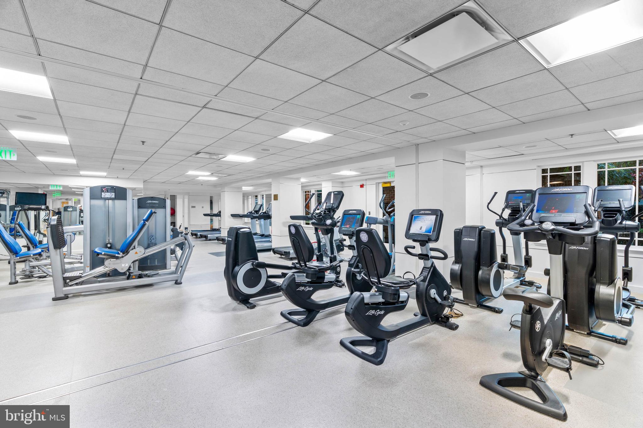 801 Key Highway, Unit 436 Baltimore, MD 21230 - Photo 22 of 27 a view of a room with gym equipment
