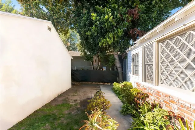 $4,500 | 15207-15203 Greenleaf Street, Sherman Oaks, CA 91403