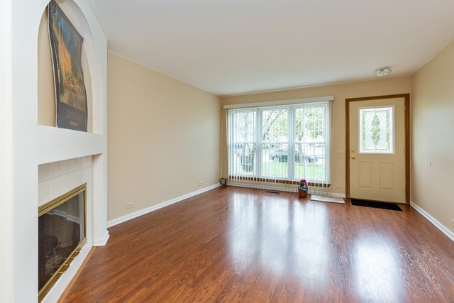 1714 Pebble Beach Circle Elgin, IL 60123 - Photo 2 of 10