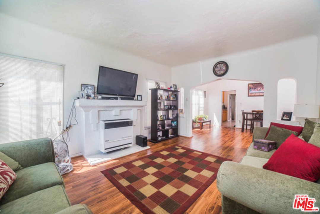 3015 Virginia Road Los Angeles, CA 90016 - Photo 3 of 5 Gallery Image 3