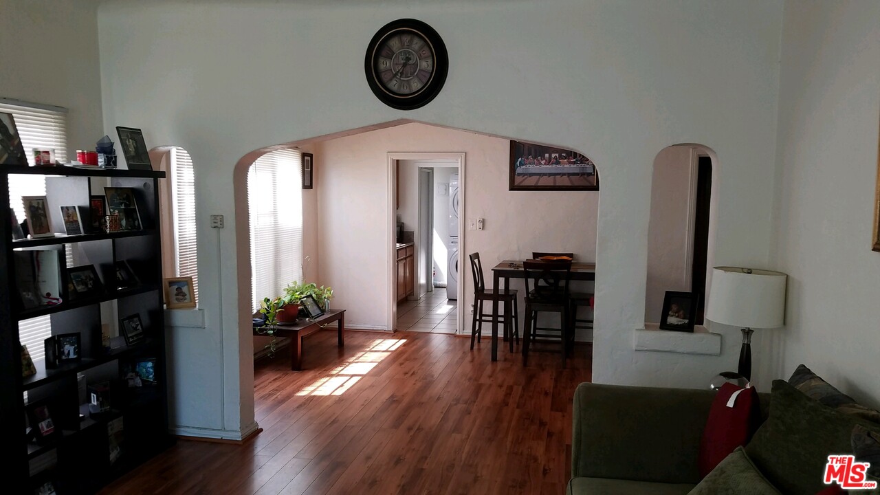 3015 Virginia Road Los Angeles, CA 90016 - Photo 4 of 5 Gallery Image 4