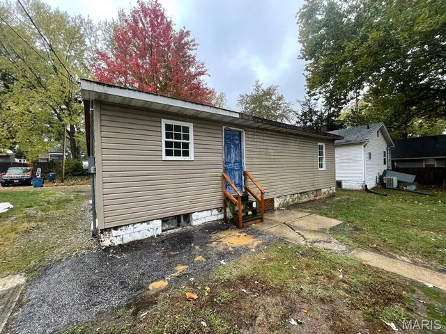 $33,000 | 709 Logan Avenue, Belleville, IL 62220