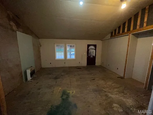 $33,000 | 709 Logan Avenue, Belleville, IL 62220