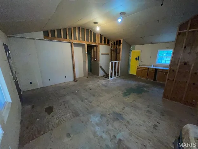 $33,000 | 709 Logan Avenue, Belleville, IL 62220