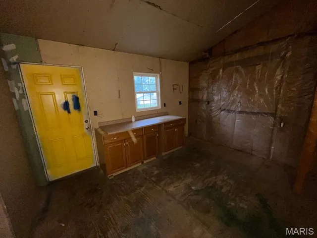 $33,000 | 709 Logan Avenue, Belleville, IL 62220