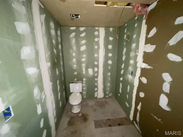 $33,000 | 709 Logan Avenue, Belleville, IL 62220